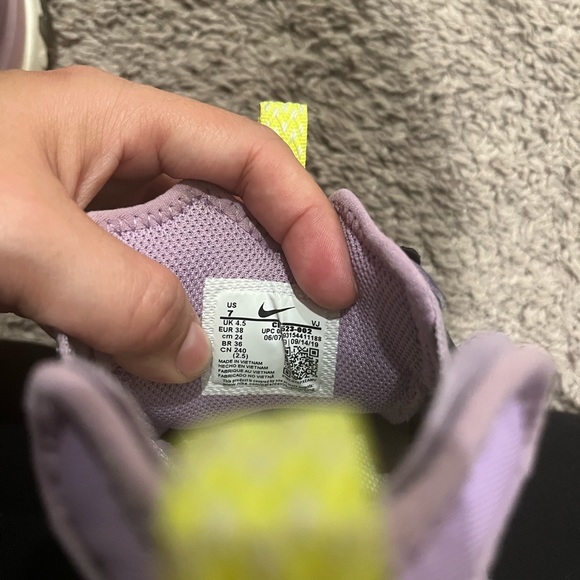 Women’s Nike shoes - Picture 5 of 5